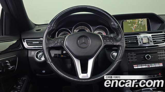 Mercedes-Benz E-Class 2016 — photo 14