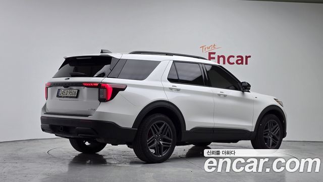 Ford Explorer 2025 — photo 2