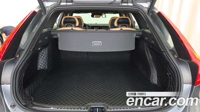Volvo V90 2018 — photo 20