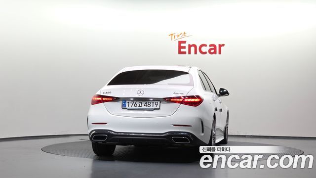 Mercedes-Benz C-Class 2023 — photo 4