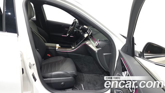 Mercedes-Benz C-Class 2023 — photo 11
