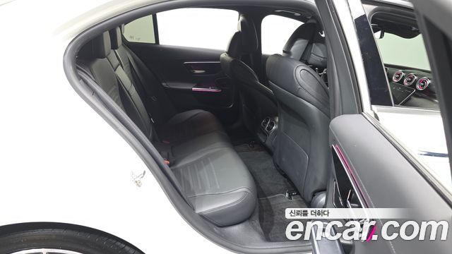 Mercedes-Benz C-Class 2023 — photo 12