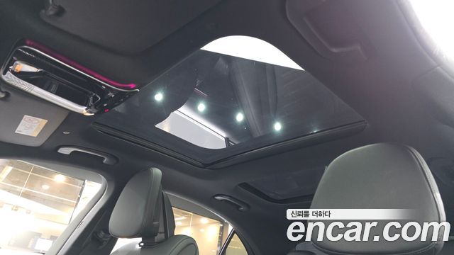 Mercedes-Benz C-Class 2023 — photo 19