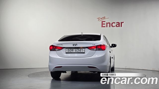 Hyundai AVANTE 2013 — photo 4