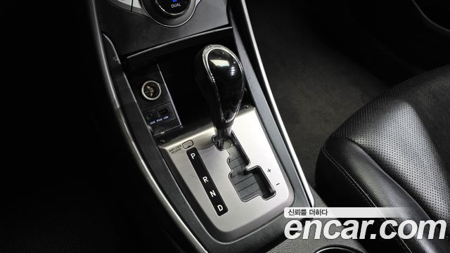 Hyundai AVANTE 2013 — photo 12