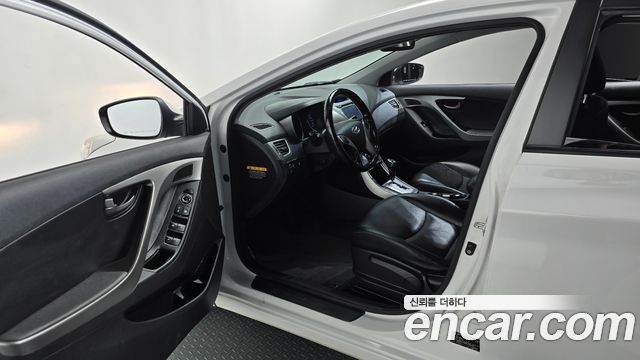 Hyundai AVANTE 2013 — photo 13