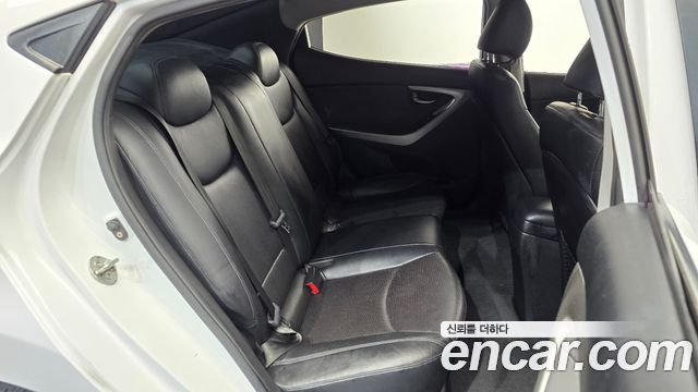 Hyundai AVANTE 2013 — photo 17