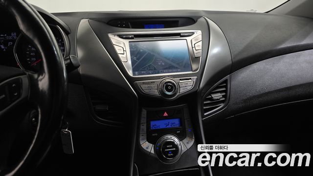 Hyundai AVANTE 2013 — photo 18