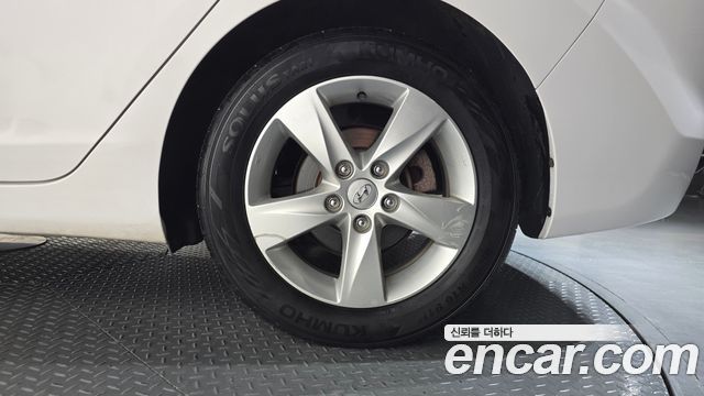 Hyundai AVANTE 2013 — photo 7