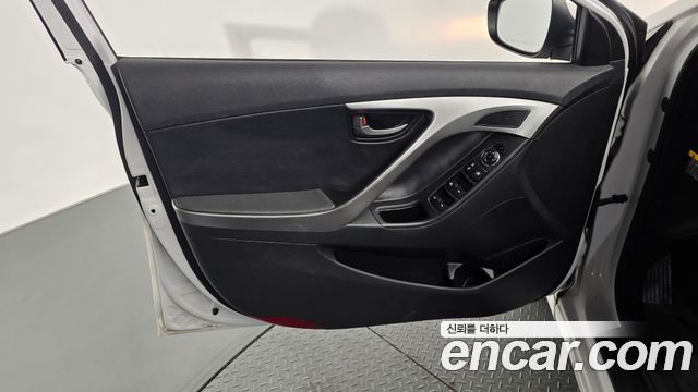 Hyundai AVANTE 2013 — photo 14