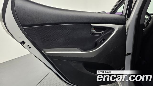 Hyundai AVANTE 2013 — photo 15