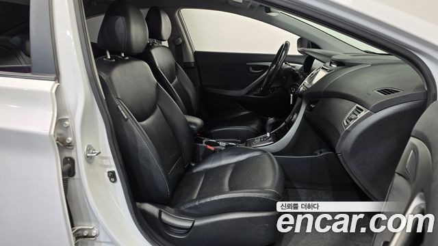 Hyundai AVANTE 2013 — photo 16