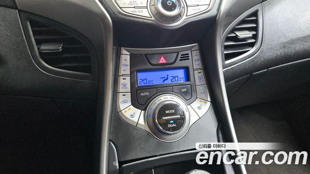 Hyundai AVANTE 2013 — photo 30