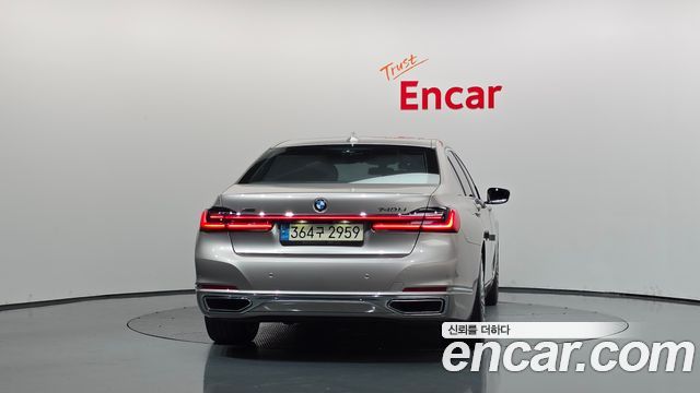 BMW 7-Series 2021 — photo 4