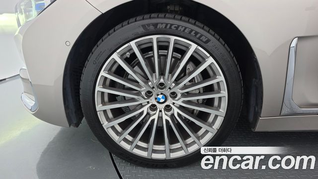 BMW 7-Series 2021 — photo 5