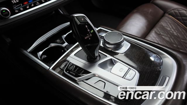 BMW 7-Series 2021 — photo 9