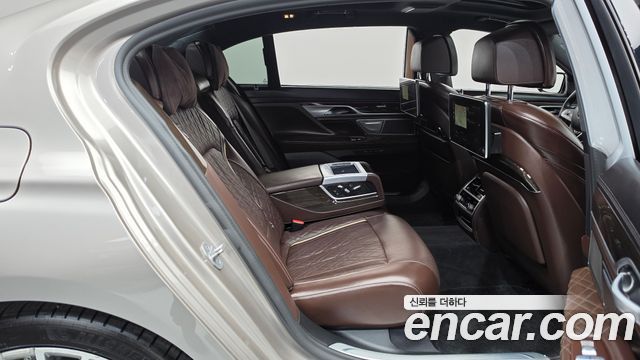 BMW 7-Series 2021 — photo 12
