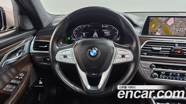 BMW 7-Series 2021 — photo 13