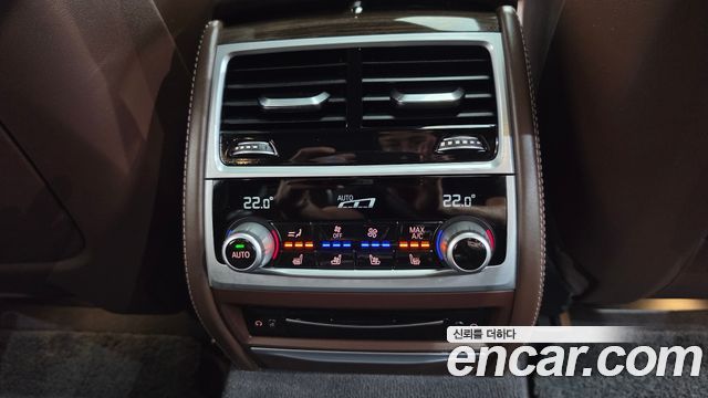 BMW 7-Series 2021 — photo 17