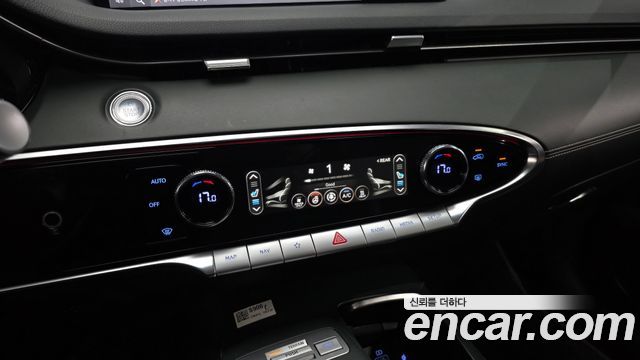Genesis GV70 2022 — photo 17