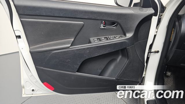 Kia Sportage 2012 — photo 14