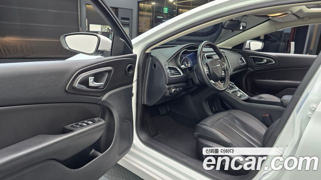 Chrysler 200 2015 — photo 10
