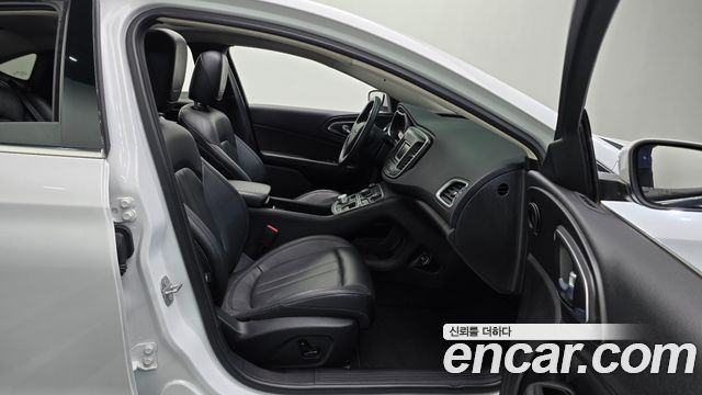 Chrysler 200 2015 — photo 11