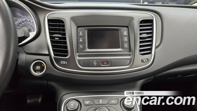 Chrysler 200 2015 — photo 14