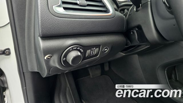 Chrysler 200 2015 — photo 19
