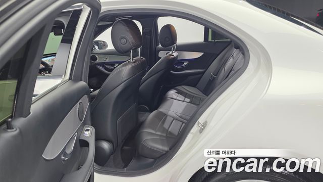 Mercedes-Benz C-Class 2020 — photo 17