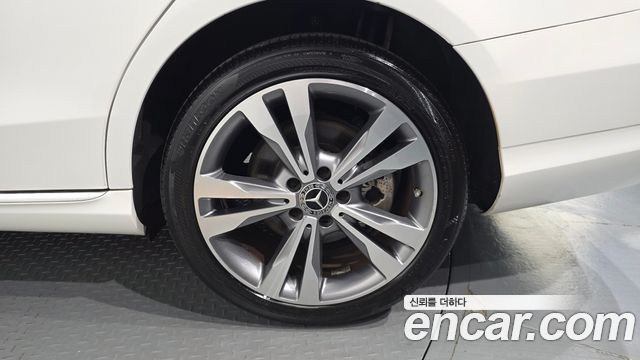 Mercedes-Benz C-Class 2020 — photo 7