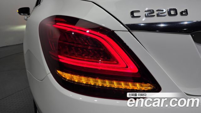 Mercedes-Benz C-Class 2020 — photo 9