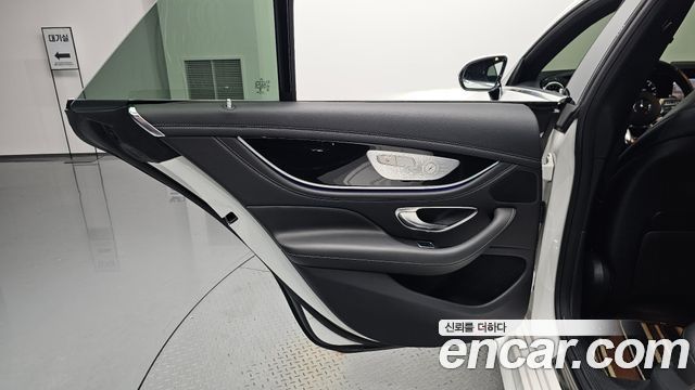 Mercedes-Benz AMG GT 2019 — photo 15