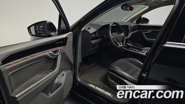 Volkswagen Touareg 2020 — photo 13
