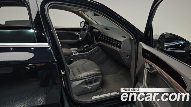 Volkswagen Touareg 2020 — photo 17