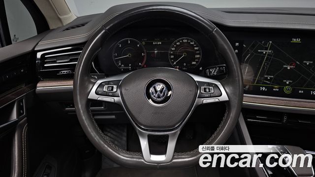 Volkswagen Touareg 2020 — photo 19