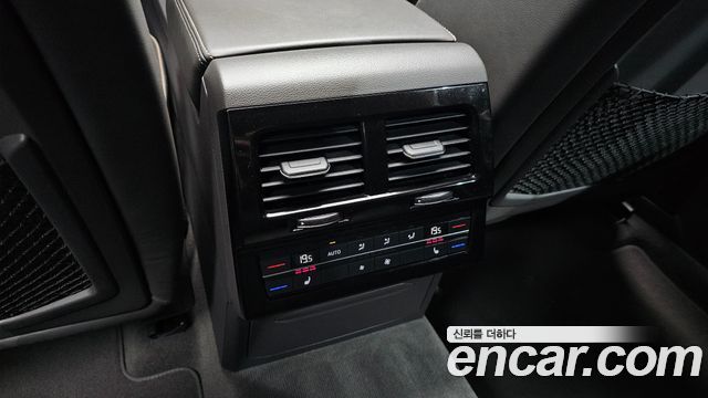 Volkswagen Touareg 2020 — photo 25