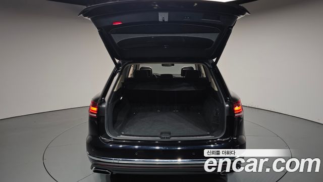 Volkswagen Touareg 2020 — photo 26