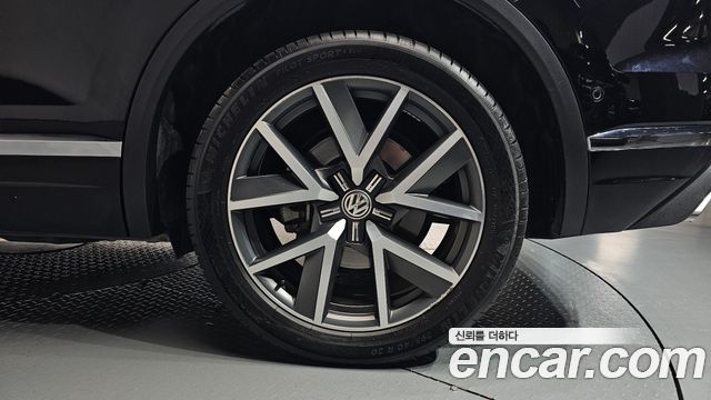 Volkswagen Touareg 2020 — photo 7