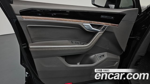 Volkswagen Touareg 2020 — photo 14