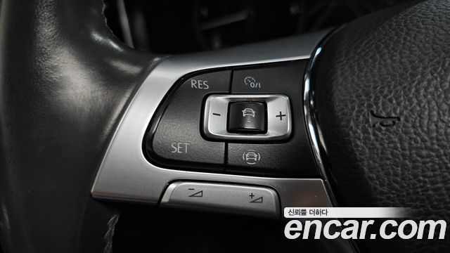 Volkswagen Touareg 2020 — photo 31