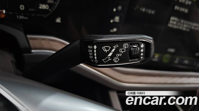 Volkswagen Touareg 2020 — photo 32