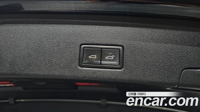 Volkswagen Touareg 2020 — photo 36