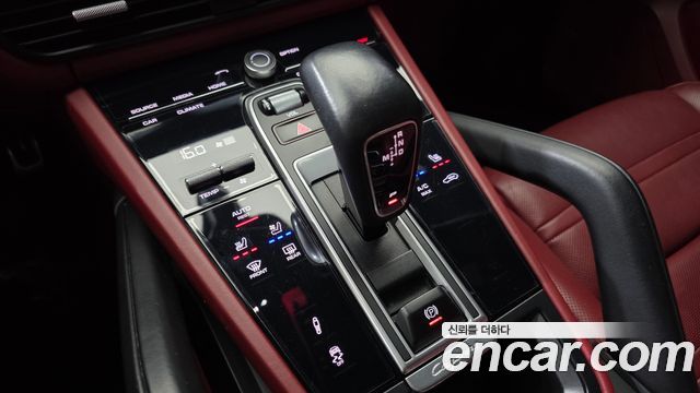 Porsche Cayenne 2020 — photo 12