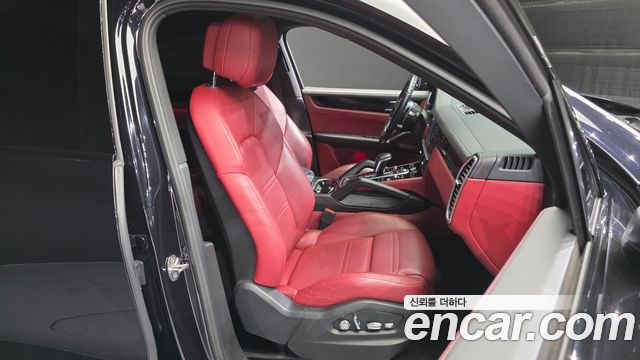 Porsche Cayenne 2020 — photo 17