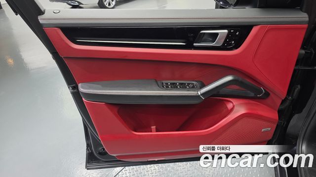 Porsche Cayenne 2020 — photo 14