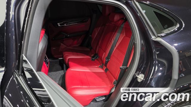 Porsche Cayenne 2020 — photo 16