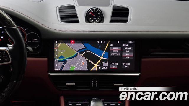 Porsche Cayenne 2020 — photo 29