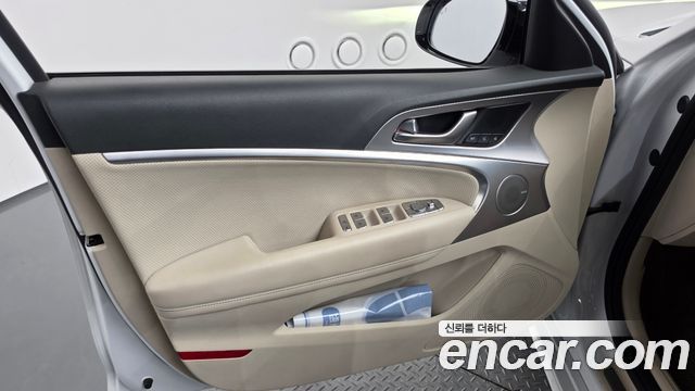 Genesis G70 2021 — photo 14