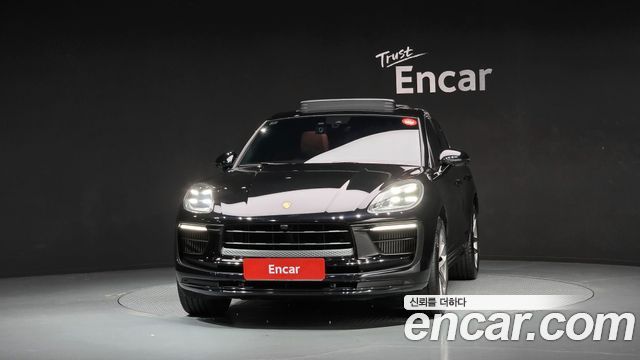 Porsche Macan 2022 — photo 2